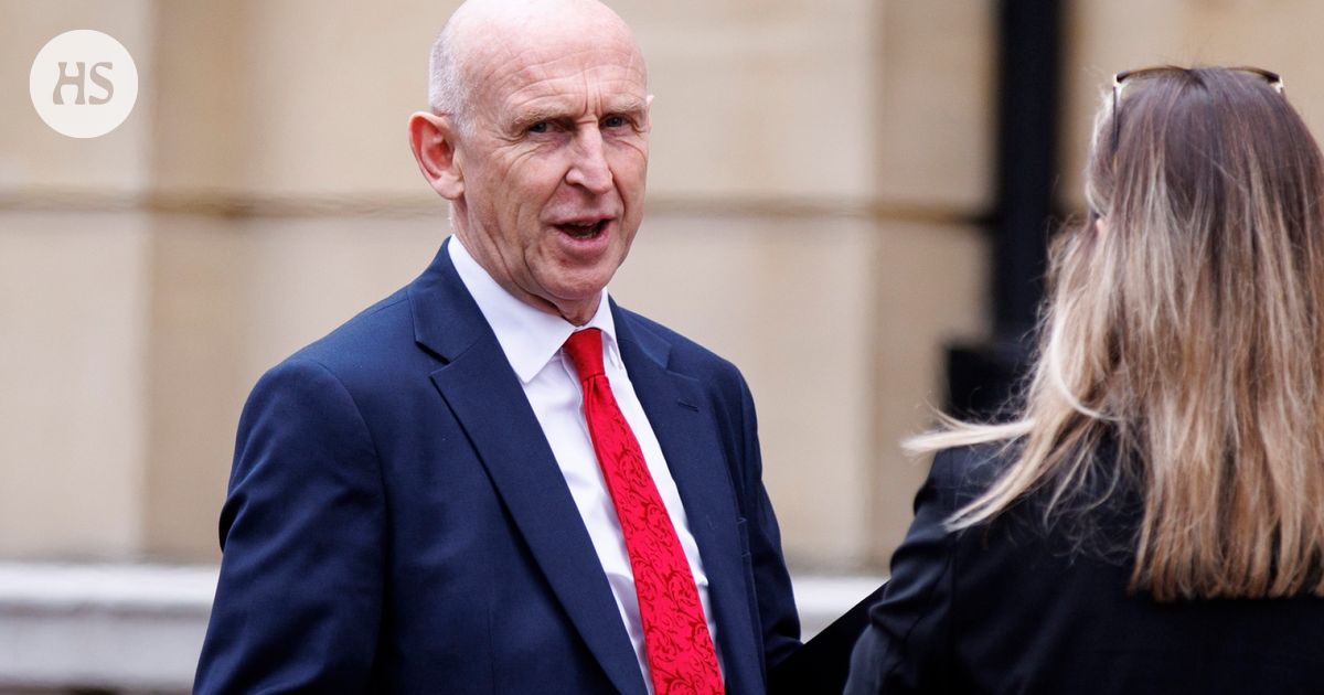 Britannian puolustusministeri eroaa kiistan keskellä