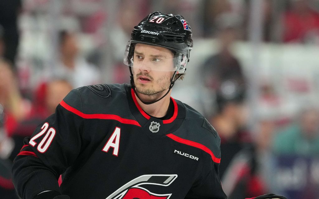 Carolinan loistoalku mureni NHL-finaalien avauksessa – Sebastian Aho joutui kritiikin keskelle