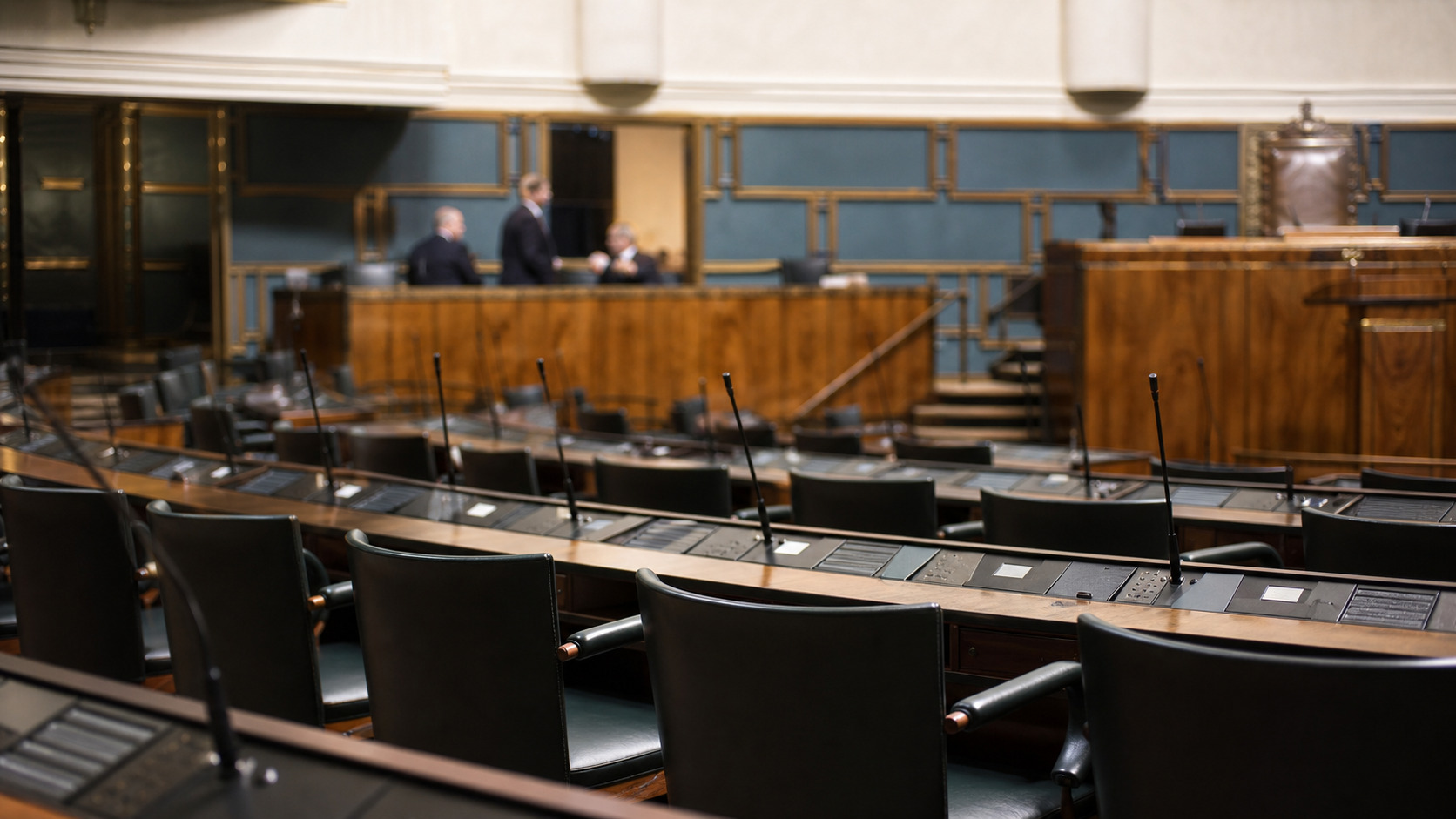 Eduskunta | Kansanedustajia pitäisi olla vähemmän