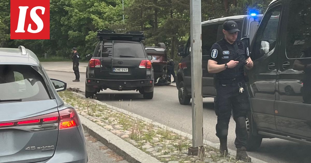 Mystinen poliisiauto pysähtyi Laajasalontien onnettomuuspaikalle – kuvituskuva