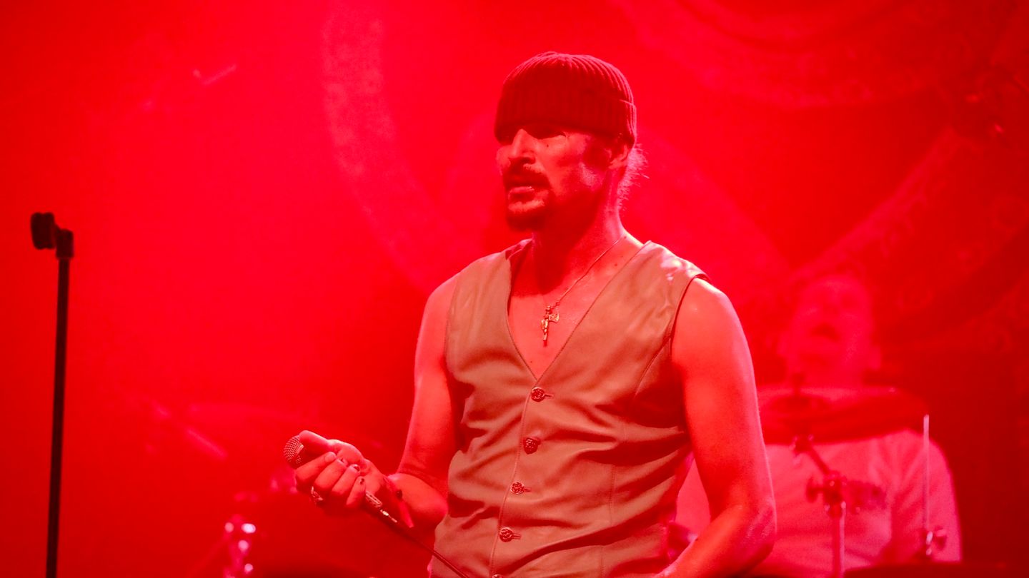 Suho Superstar on kuollut – Kallion katurockin omaleimainen hahmo jätti pitkän jäljen suomalaiseen rockkulttuuriin