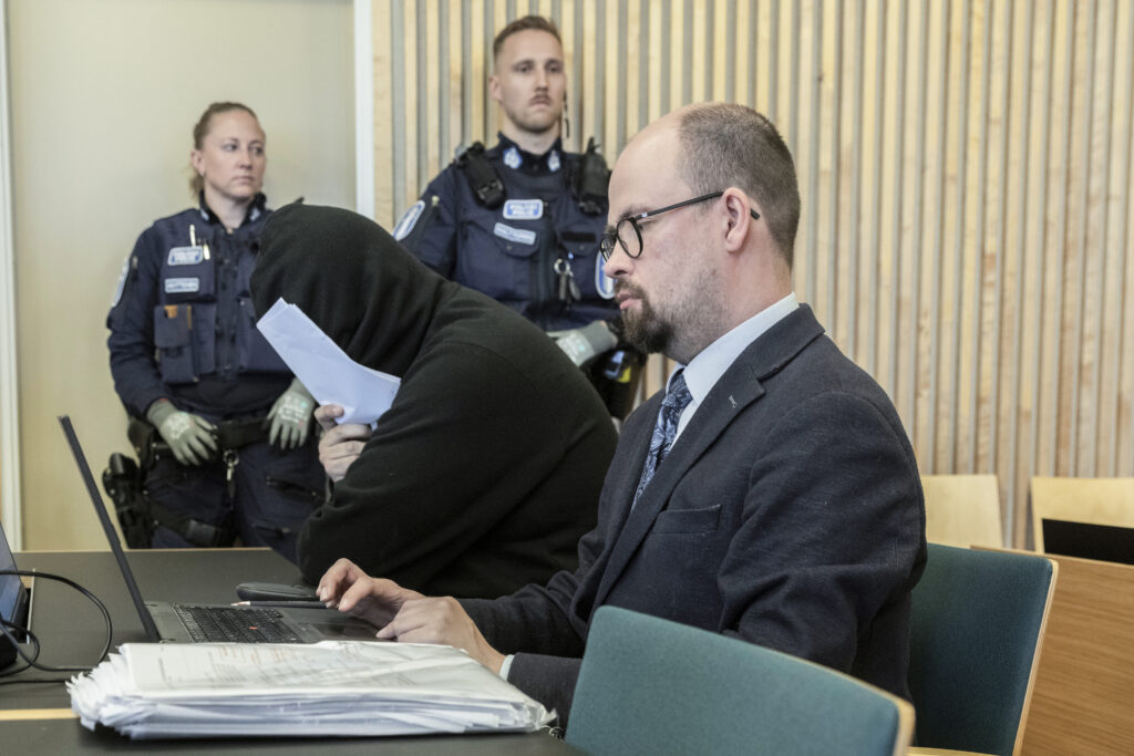 Syyttäjä: Savonlinnan perhesurmasta syytetty sytytti omakotitalon tuleen ja poistui paikalta
