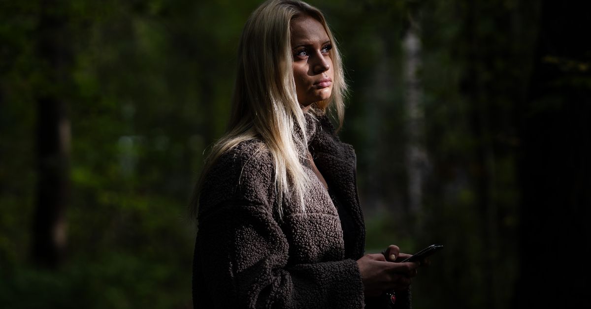 Tiktok lietsoi suomalaisnuoren itsemurhayritykseen – 18-vuotias Lilly kertoo, miten pimeä polku alkoi