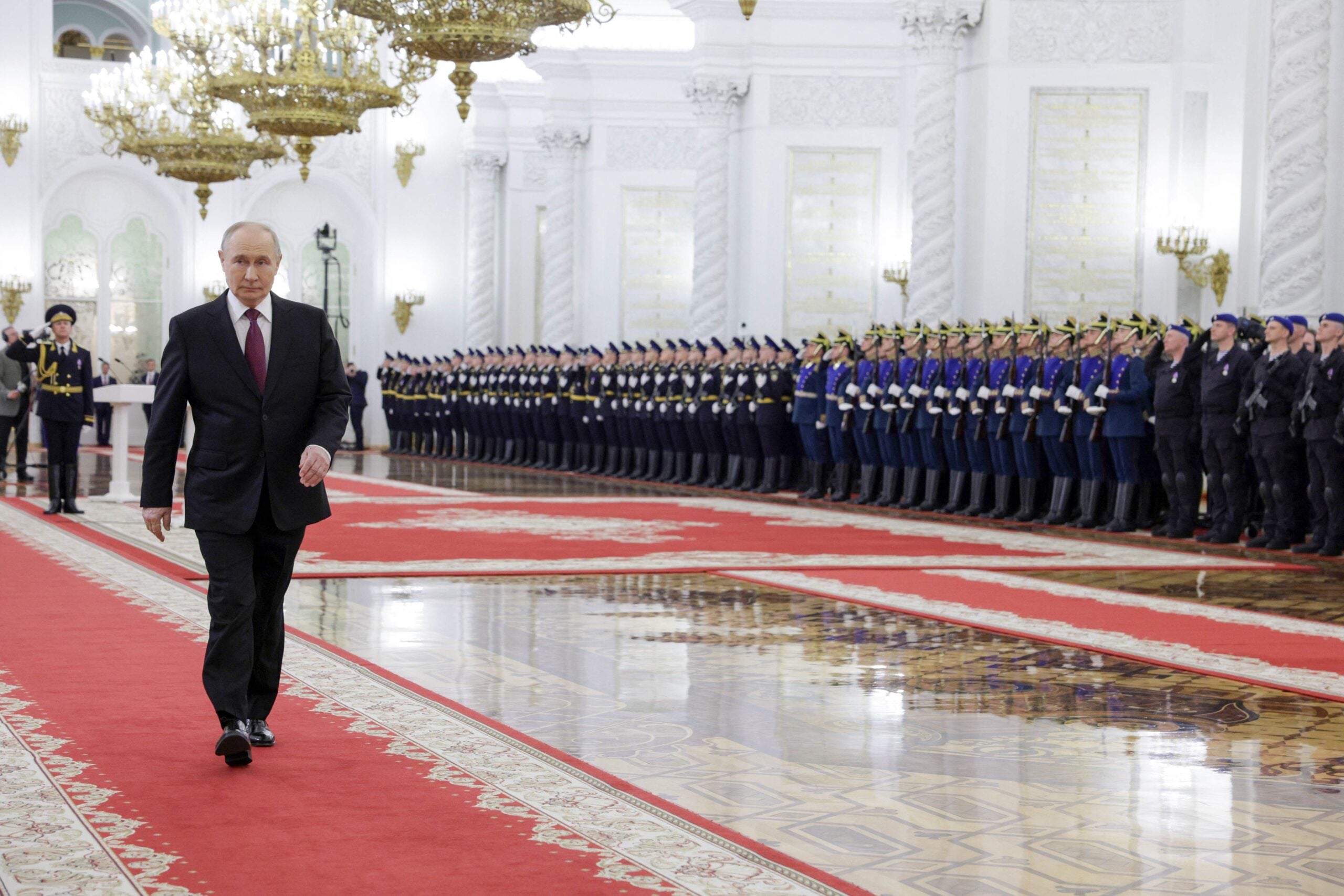 Vladimir Putin haluaa nostattaa bolševikkien terrorin symbolin Moskovan paraatipaikalle
